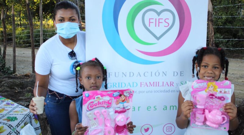Fundación FIFS entrega juguetes y lleva alegría a niños pobres en comunidad de San Juan de la Maguana