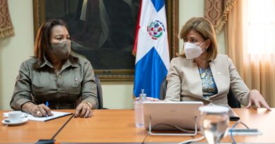 Gobernadora Drullard y vicepresidenta Raquel Peña se reúnen con alcaldes para agilizar plan de vacunación en el Gran Santo Domingo