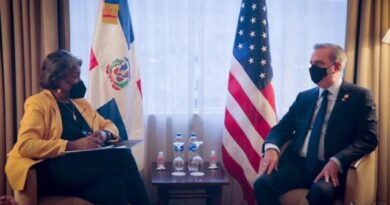 Presidente Abinader se reúne con delegación de Estados Unidos durante visita a Ecuador