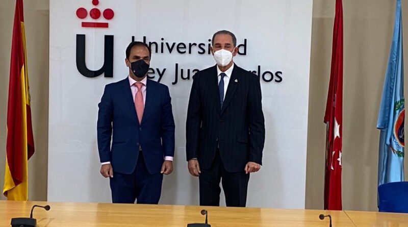 García Fermín firma acuerdo con Universidad Rey Juan Carlos de España para desarrollar maestrías y doctorados