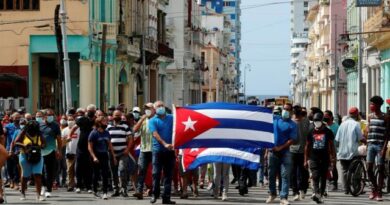 Cuba amanece en calma y sin internet móvil tras jornada de protestas masivas