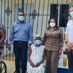 Gobernadora de Santo Domingo participa en la entrega de una vivienda en el distrito municipal de La Victoria