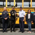 Academia Mundial de Bomberos de los Estados Unidos entrega tercer autobús con capacidad para 58 personas a FARD