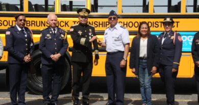 Academia Mundial de Bomberos de los Estados Unidos entrega tercer autobús con capacidad para 58 personas a FARD