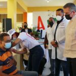 Neney Cabrera encabeza inicio proceso de vacunación a estudiantes y docentes en Espaillat