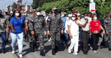 Gobernadora de Santo Domingo participa en caminata “Un Paso por la no Violencia Contra la Mujer”