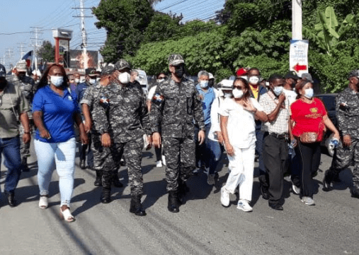 Gobernadora de Santo Domingo participa en caminata “Un Paso por la no Violencia Contra la Mujer”