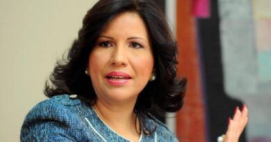 Margarita Cedeño crítica pago con cheques al personal de salud