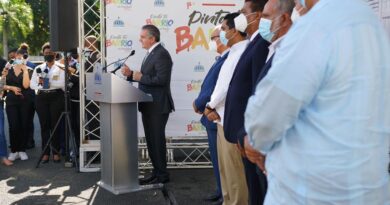 Gobierno entrega 40 mil galones de pintura a municipalidad para continuar programa “Pinta tu Barrio”