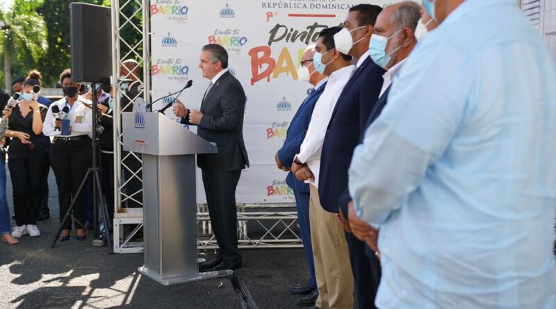 Gobierno entrega 40 mil galones de pintura a municipalidad para continuar programa “Pinta tu Barrio”