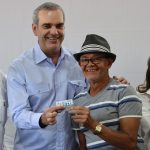 Presidente Abinader supervisa jornada de inclusión de nuevas familias Supérate en Santiago