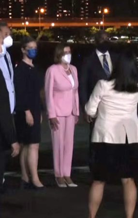 Pelosi aterriza en Taiwan en una polémica visita que dispara la tensión con China