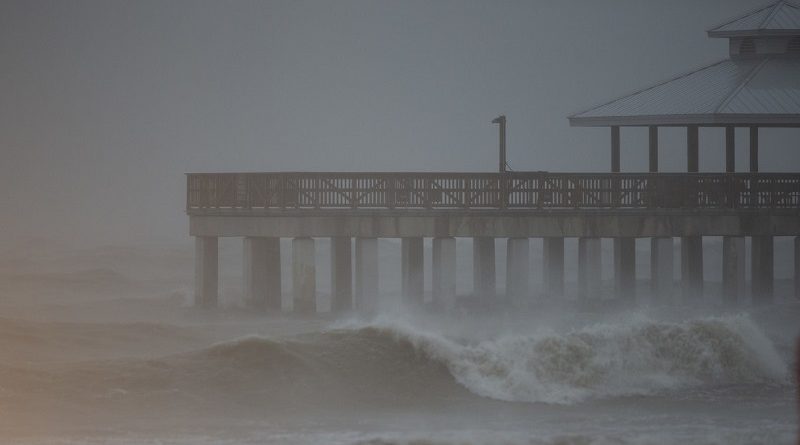 Más de un millón cien mil sin electricidad en Florida por el huracán Ian