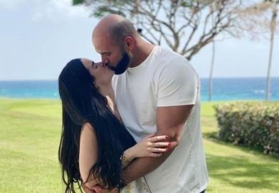 Albert Pujols y Nicole Fernández confirma relación amorosa con un beso