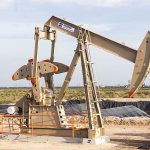 El precio del petróleo alcanza niveles más bajo 2.3% a US$87.27