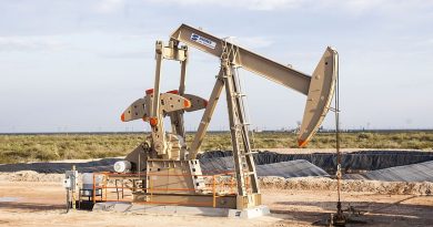 El precio del petróleo alcanza niveles más bajo 2.3% a US$87.27