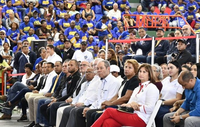 El Presidente Luis Abinader destacó el compromiso de reducir ruidos innecesarios asumido por 44 barrios del Distrito Nacional