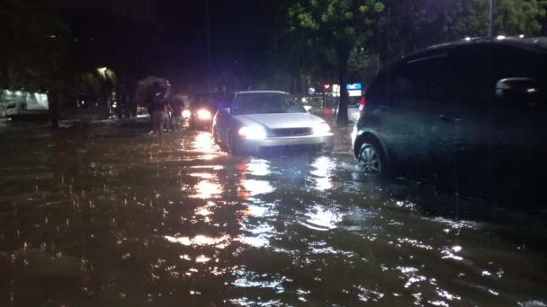 El gobierno dominicano anunció un programa de ayuda para auxiliar a los dueños de vehículos inundados; con seguros de ley y los denominados