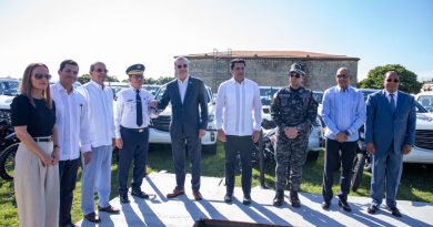 En su esfuerzo por seguir fortaleciendo la seguridad turística; el presidente Luis Abinader y el ministro David Collado entregaron vehículos.