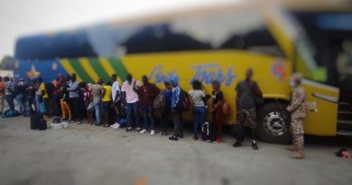 La Dirección General de Migración (DGM) informó que agentes interceptaron dos autobuses por separados con 37  nacionales haitianos ilegales.