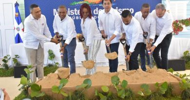 El ministro de Turismo inauguró los trabajos de varias obras en los municipios de Las Terrenas y El Limón de la provincia de Samaná.