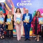 El Banco de Reservas presentó el libro carnavalesco “El arte en la cabeza”, que recoge fotografías y pinturas de 41 artistas visuales.