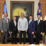 Comisión de congresistas de EEUU se reunión con Luis Abinader, quienes reconocieron el derecho del país en determinar su política migratoria.