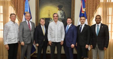 Comisión de congresistas de EEUU se reunión con Luis Abinader, quienes reconocieron el derecho del país en determinar su política migratoria.