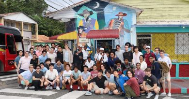 Un grupo de 60 jóvenes pertenecientes al Coro Universitario de Harvard Glee Club, visitó a Santiago; motivados por los grandes avances que...