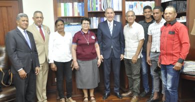 El ministro de MESCyT, Franklin García Fermín, apoyará a jóvenes del municipio de Padres Las Casas, en Azua. A través de programas de...