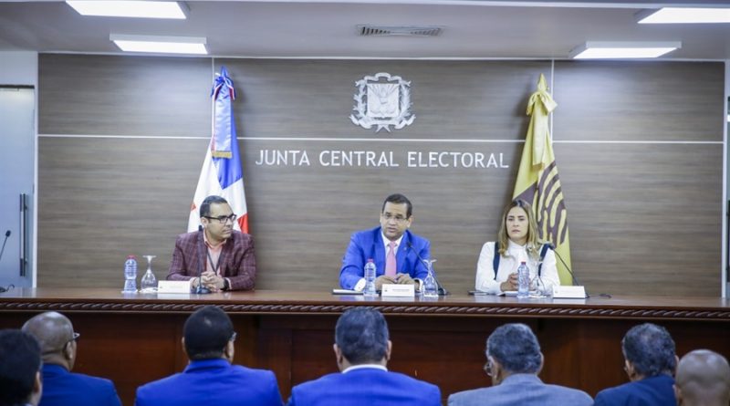 La JCE estableció un plazo de 45 días para que los partidos, agrupaciones y movimientos políticos depositen su intención de participar...