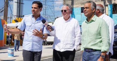 El ministro de la Presidencia y el director de Propeep encabezaron un recorrido por las paradas del Teleférico Los Alcarrizos.