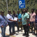 Agentes de la Dirección General de Migración arrestaron y devolvieron a su país a cinco pandilleros haitianos, vinculados a una presunta...
