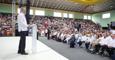 El presidente Luis Abinader anunció la entrega del Bono Madre 2023 dirigido a un millón de madres dominicanas, en un acto acompañado...