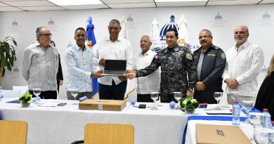 MIP recibió del Ministerio de Educación 600 laptops y 1,200 butacas para equipar el Centro de Formación Policial; en Río San Juan...