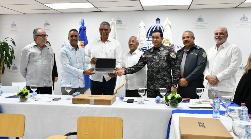 MIP recibió del Ministerio de Educación 600 laptops y 1,200 butacas para equipar el Centro de Formación Policial; en Río San Juan...