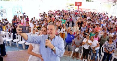 Con tres emotivas actividades, el ministro Neney Cabrera celebró el Día de las Madres junto a más de 3 mil mujeres del Distrito Nacional.