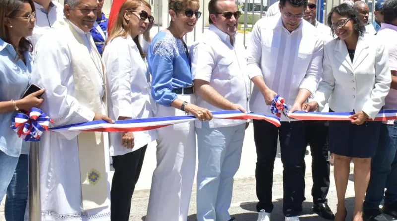 El ministro de Turismo, David Collado, inauguró un centro comunal en Maimón, Puerto Plata, construido a un costo superior a los 42 MM.