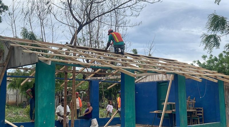 El director general de Propeep, Roberto Ángel Salcedo; inició un recorrido por las provincias del Sur afectadas por las fuertes lluvias...