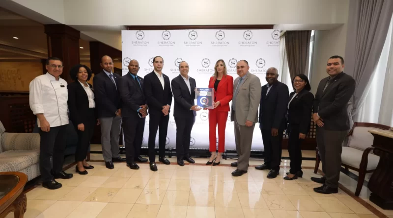 Ministerio de Turismo entregó la placa del Distintivo de Calidad Turística Qualitur al Hotel Sheraton Santo Domingo, lo que demuestra su...