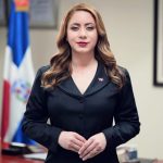 La directora general del programa Supérate, Gloria Reyes, fue escogida como el funcionario público del mes de junio.