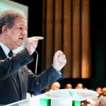 Leonel censuró que en el partido de gobierno haya asumido como tarea principal de campaña la compra de militantes de otras entidades...