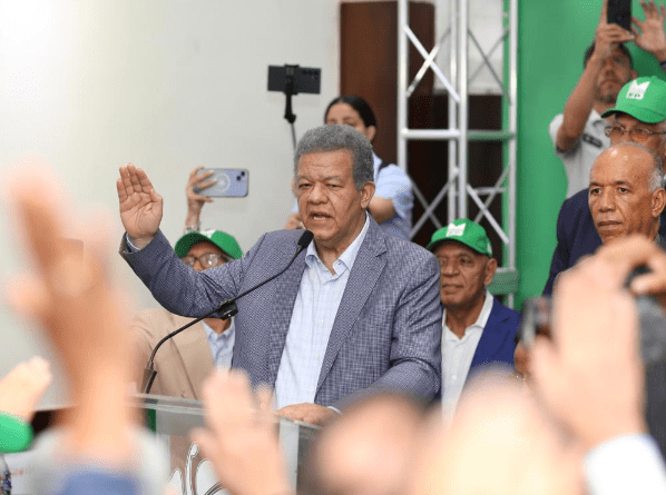 El precandidato presidencial de FP, Leonel Fernández, participó de un desayuno-encuentro de recaudación de fondos para la continuidad...