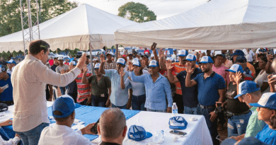 Nicolás Rambaldes Mercedes (Colá) renunció junto a su equipo político del PLD y se juramentó en la Unidad Externa con Luis, que impulsa la...