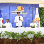 El ministro de Turismo, David Collado, dejó iniciados los trabajos de reconstrucción de infraestructuras viales en Las Terrenas, Samaná.