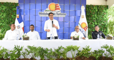 El ministro de Turismo, David Collado, dejó iniciados los trabajos de reconstrucción de infraestructuras viales en Las Terrenas, Samaná.