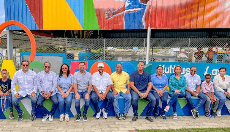El director de Propeep, Roberto Ángel Salcedo, inauguró el Paseo de los Colores RD en el barrio Las 500s, en Nagua, como parte del Programa...
