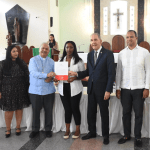 El ministro de Mescyt, Franklin García Fermín, instó a los jóvenes dominicanos, que han sido beneficiados con becas otorgadas a que no se...