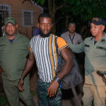 Agentes de Migración realizaron un operativo en Loma de Blanco de Monseñor Nouel, donde fueron detenidos 118 haitianos ilegales.