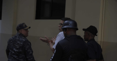 Edward Vidal, dueño de la fábrica que explotó en San Cristóbal, el pasado 14 de agosto, vociferó a la prensa: "Soy inocente".